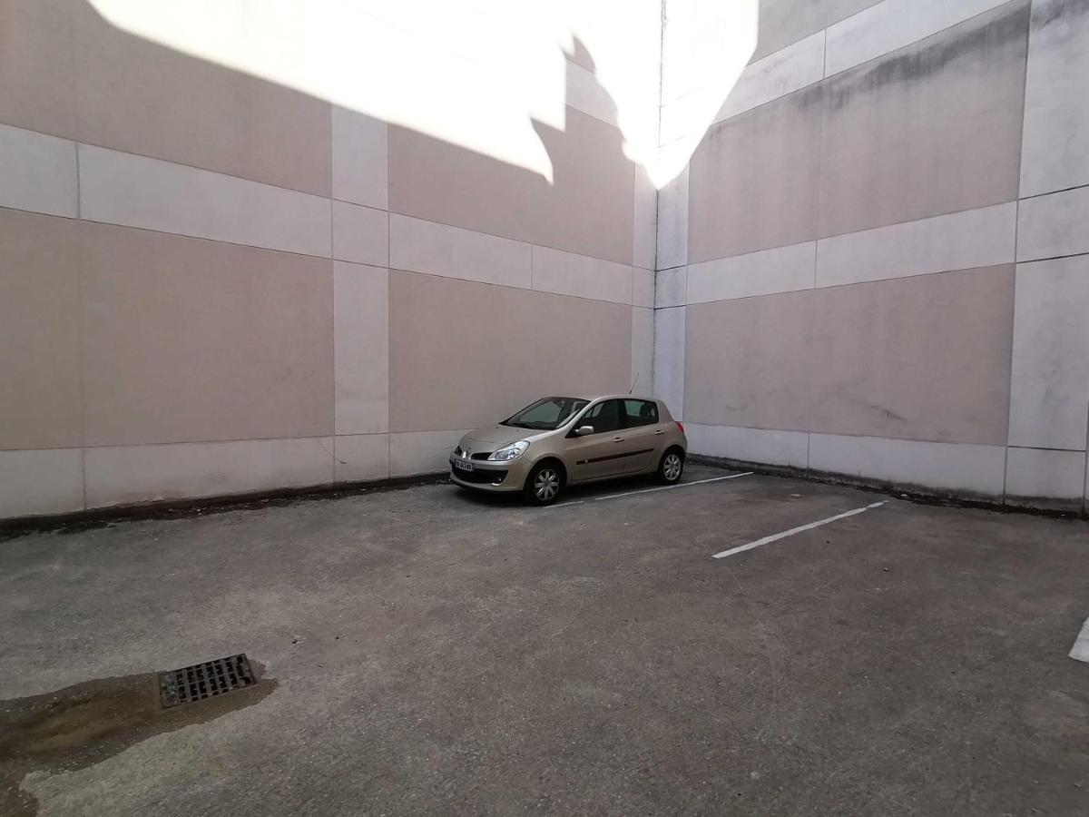 Le Gambetta - T3 Standing Avec Parking, Wifi, Netflix Apartman Laval  Kültér fotó