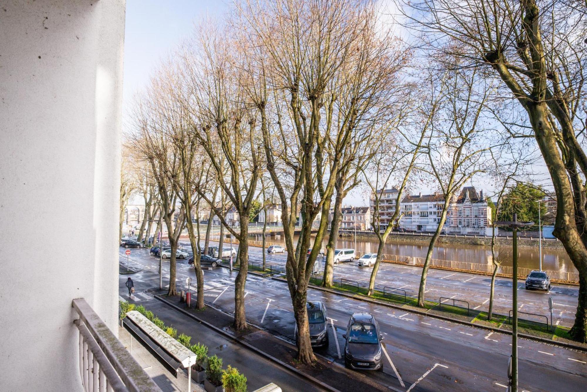 Le Gambetta - T3 Standing Avec Parking, Wifi, Netflix Apartman Laval  Kültér fotó